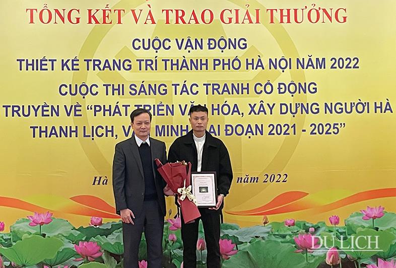 Ban tổ chức trao giải Nhất cuộc vận động Thiết kế trang trí thành phố Hà Nội năm 2023